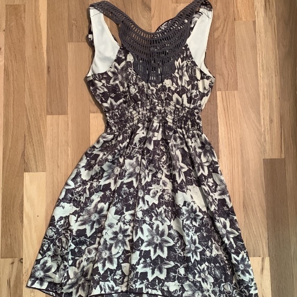 A’gaci Floral Sleeveless Ruffled Dress w/ Smocked Waist Purple & Cream Women’s S - Picture 9 of 13